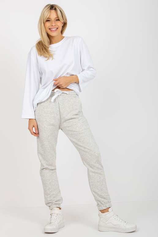 Světle šedý třídílný ležérní set s...