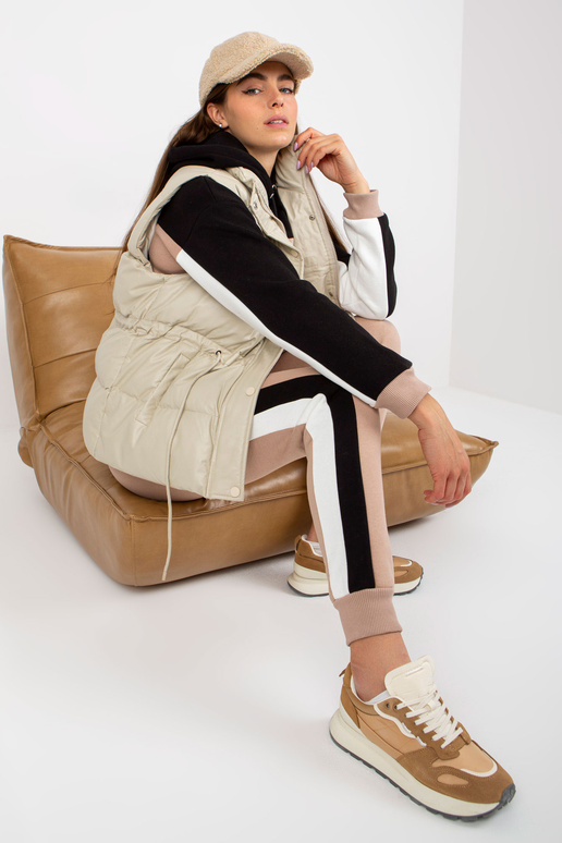 Světle béžová péřová vesta z eko kůže... Světle béžová péřová vesta z eko kůže...