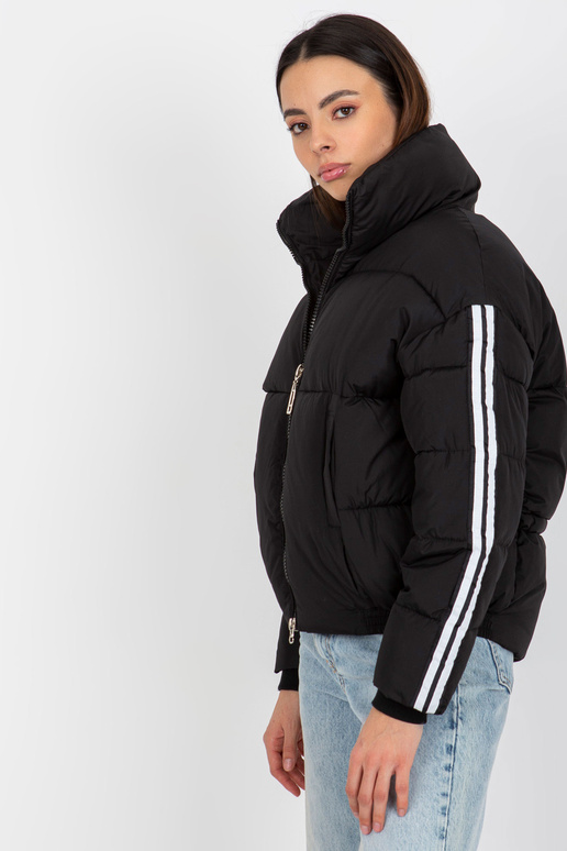 Černá prošívaná zimní bunda s pruhy