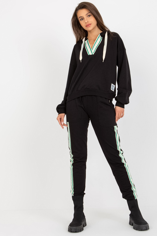 Freizeitset aus schwarzer Baumwolle...