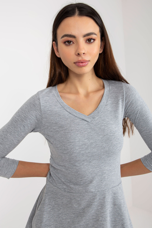 Šedé minišaty s výstřihem do V Šedé minišaty s výstřihem do V