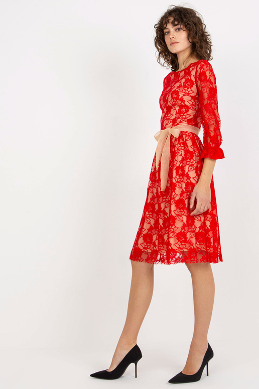 Červené krajkové koktejlové šaty v...