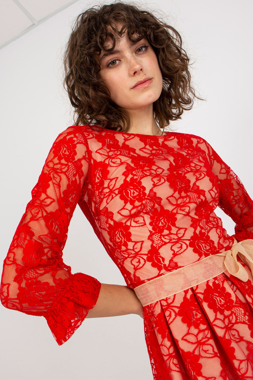 Červené krajkové koktejlové šaty v...