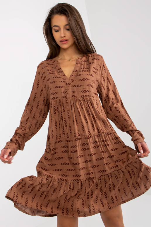 Hnědé volné šaty s potisky a volány...