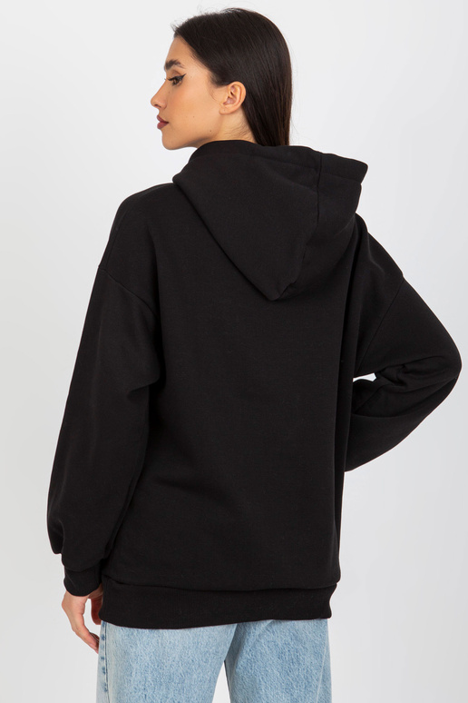 Černá mikina s písmenem M Černá mikina s písmenem M