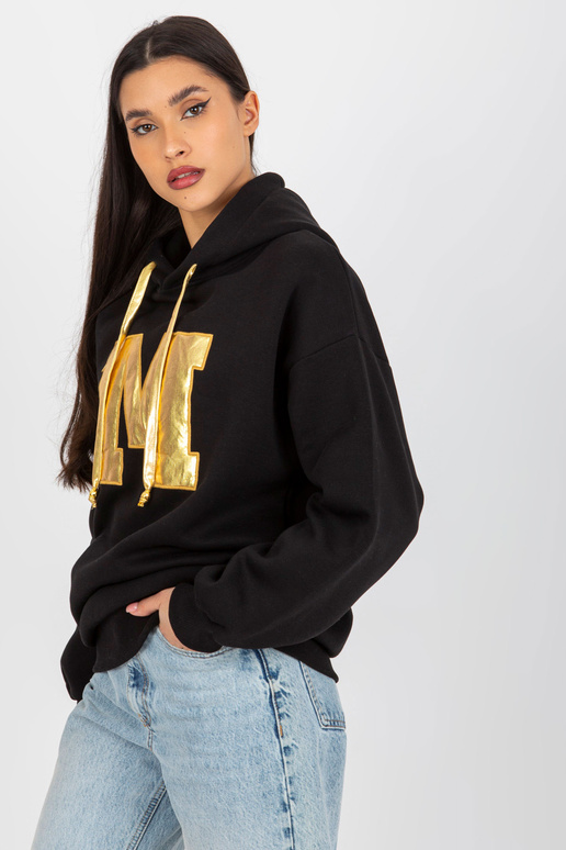 Černá mikina s písmenem M Černá mikina s písmenem M