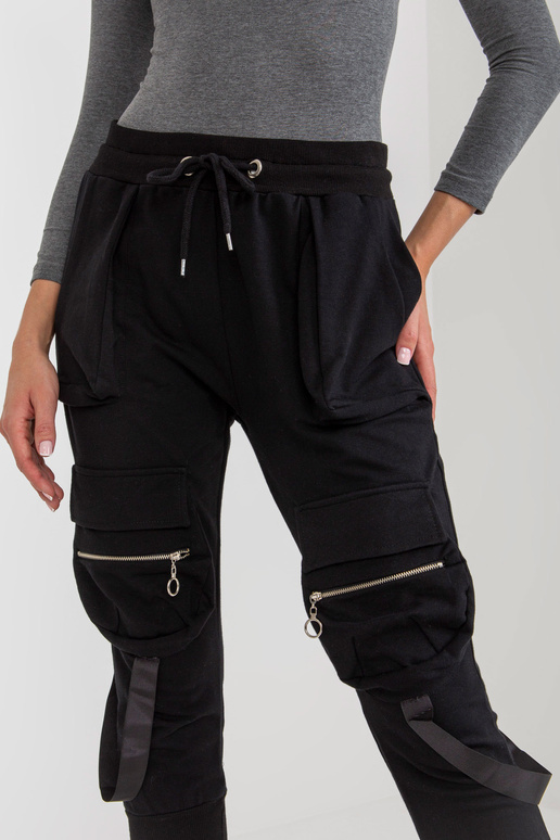 Černé dámské cargo tepláky s vázáním Černé dámské cargo tepláky s vázáním