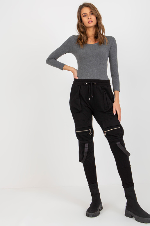 Černé dámské cargo tepláky s vázáním Černé dámské cargo tepláky s vázáním