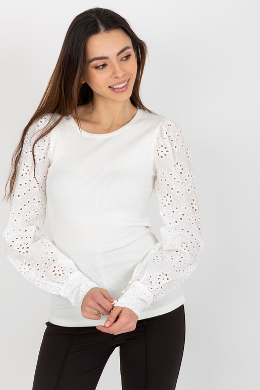 Bílá žebrovaná společenská halenka s... Bílá žebrovaná společenská halenka s...