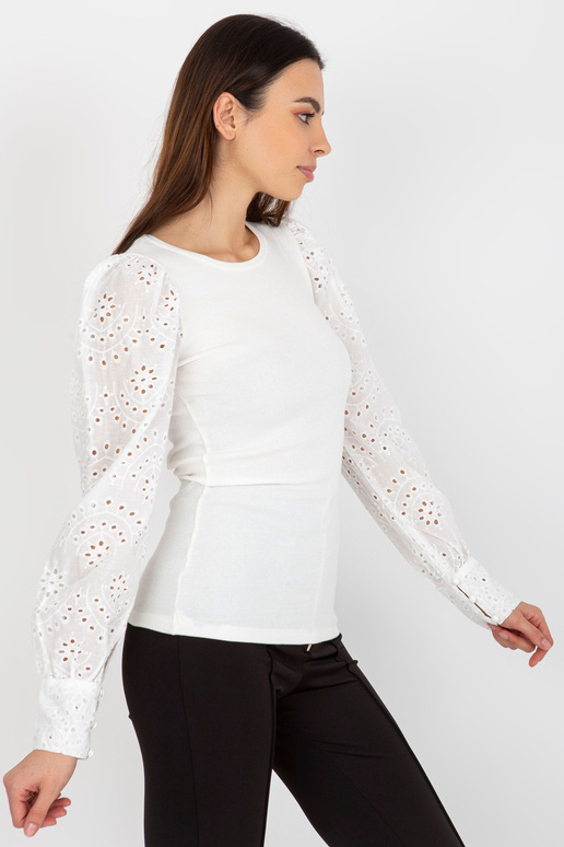 Bílá žebrovaná společenská halenka s... Bílá žebrovaná společenská halenka s...