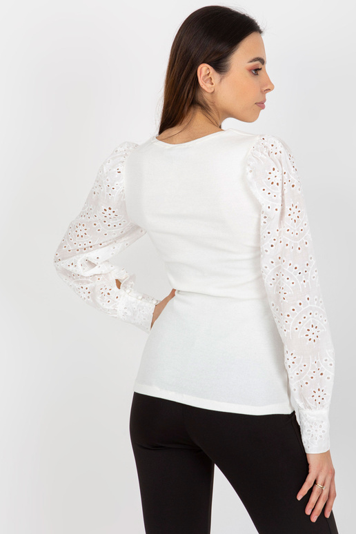 Bílá žebrovaná společenská halenka s... Bílá žebrovaná společenská halenka s...