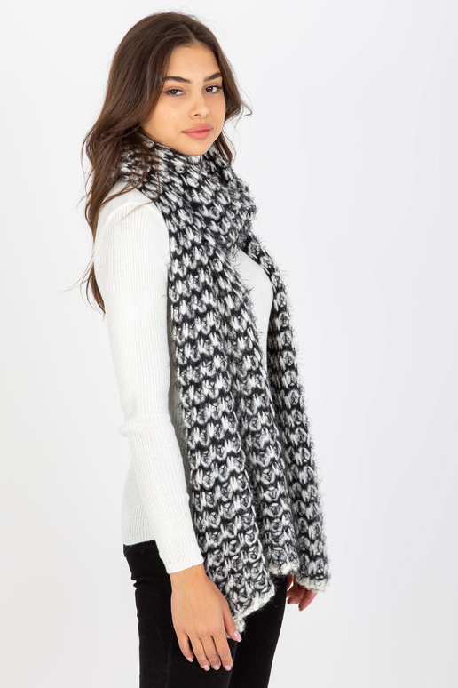 Bílá a černá melanžová zimní šála