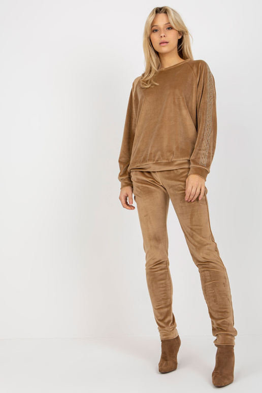 Velurový dvoudílný set Camel s nášivkou