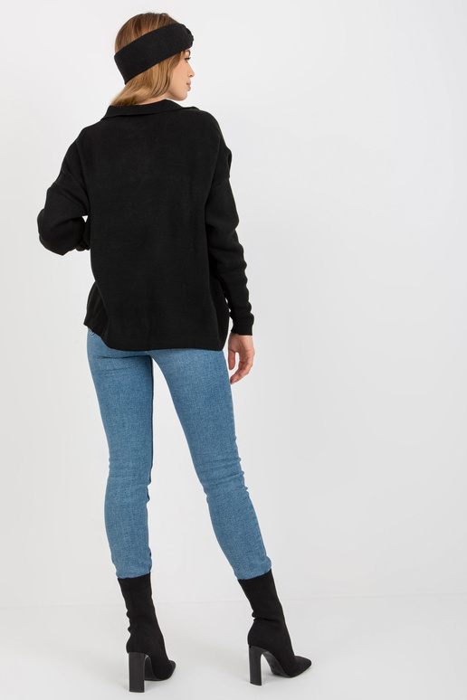 Černý hladký oversize svetr s límečkem