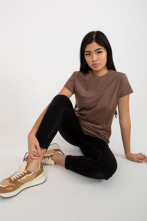 Hnědé klasické základní tričko z... Hnědé klasické základní tričko z...