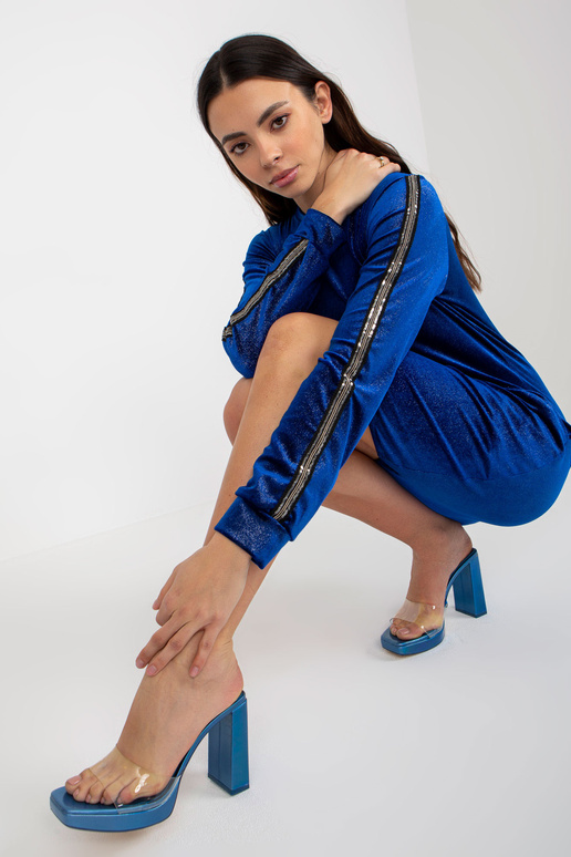 Tmavě modré velurové lesklé...