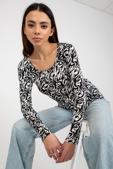 Bíločerná vypasovaná...