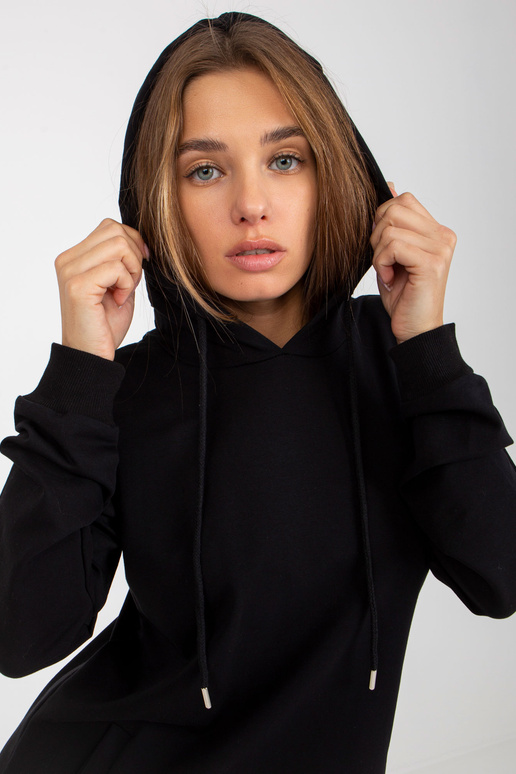 Základní černé mikinové šaty s kapsami