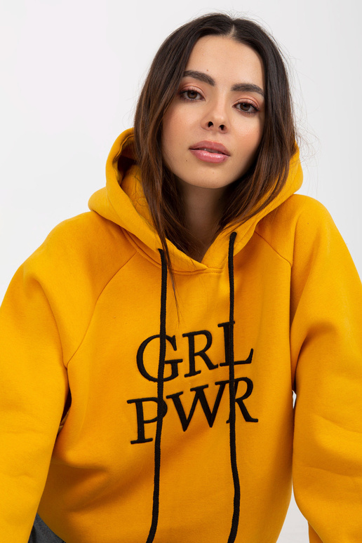 Žlutá mikina s mikinou a nápisem Debby