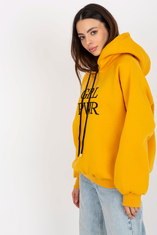 Žlutá mikina s mikinou a nápisem Debby