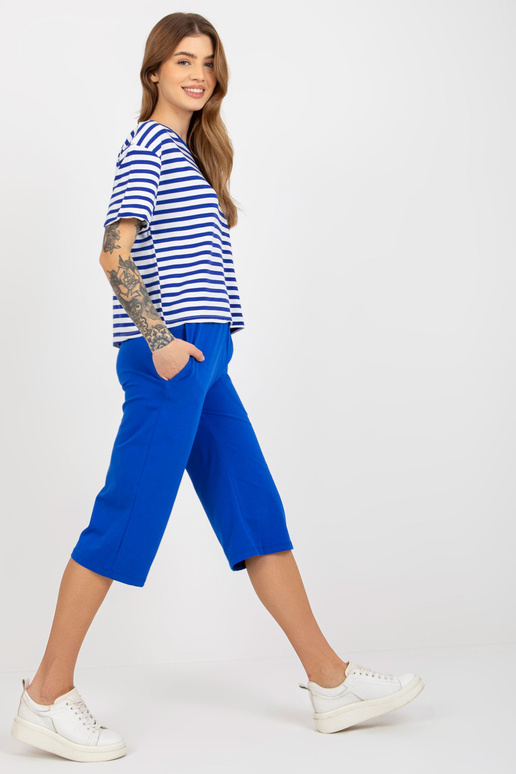 Tmavě modrá a bílá základní letní... Tmavě modrá a bílá základní letní...