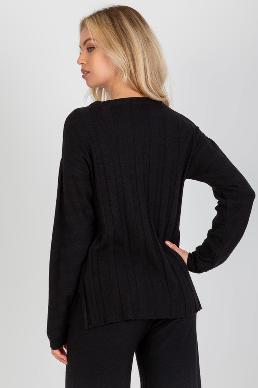 Černý hladký klasický svetr se...