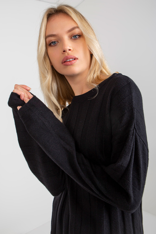 Černý hladký klasický svetr se...