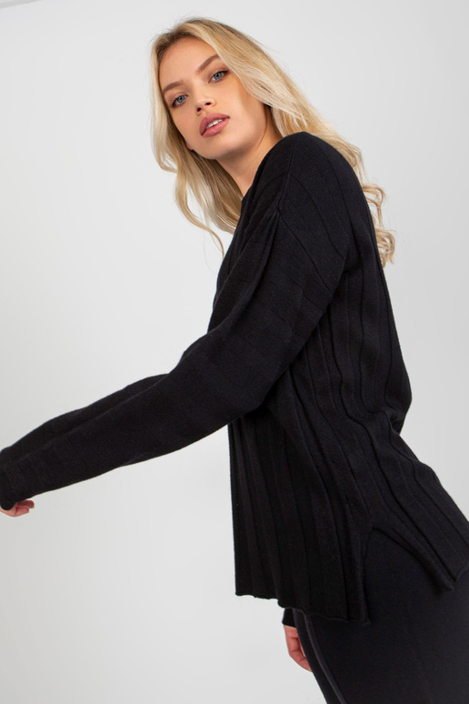 Černý hladký klasický svetr se...