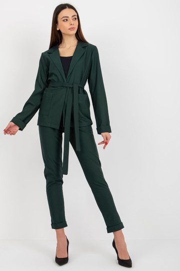 Tmavě zelené sako s páskem...