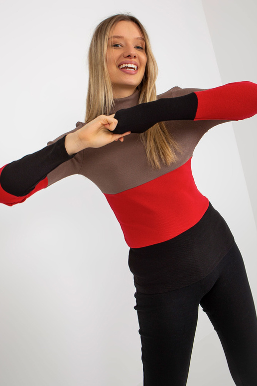 Hnědočerná vypasovaná basic halenka s...