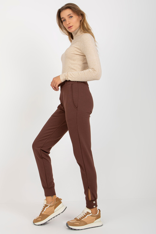 Hnědé tepláky se zapínáním na... Hnědé tepláky se zapínáním na...