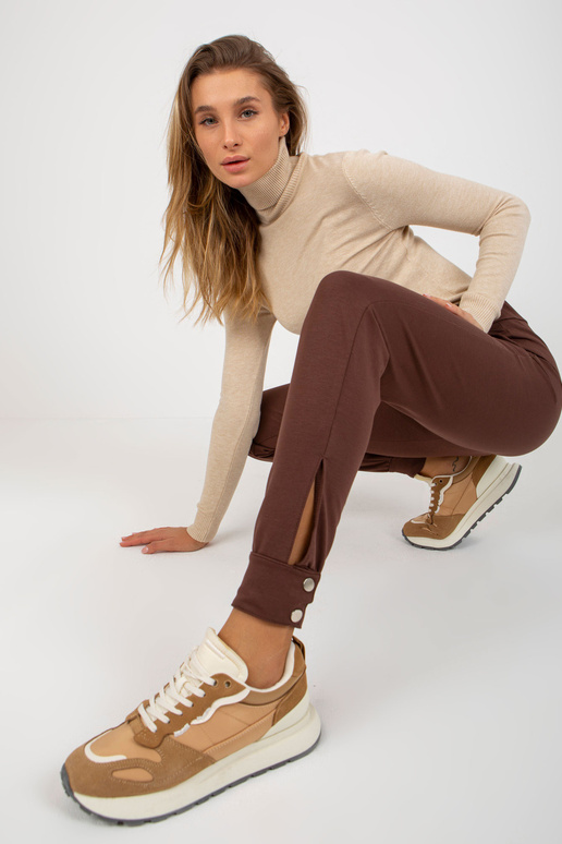 Hnědé tepláky se zapínáním na... Hnědé tepláky se zapínáním na...