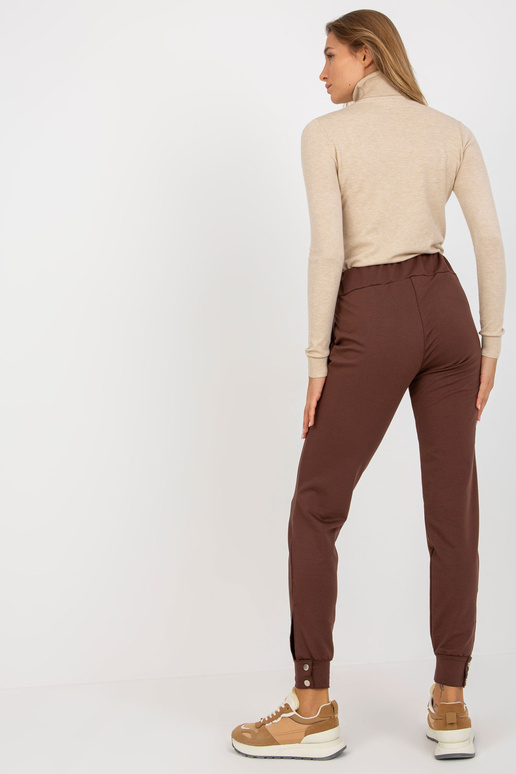 Hnědé tepláky se zapínáním na... Hnědé tepláky se zapínáním na...