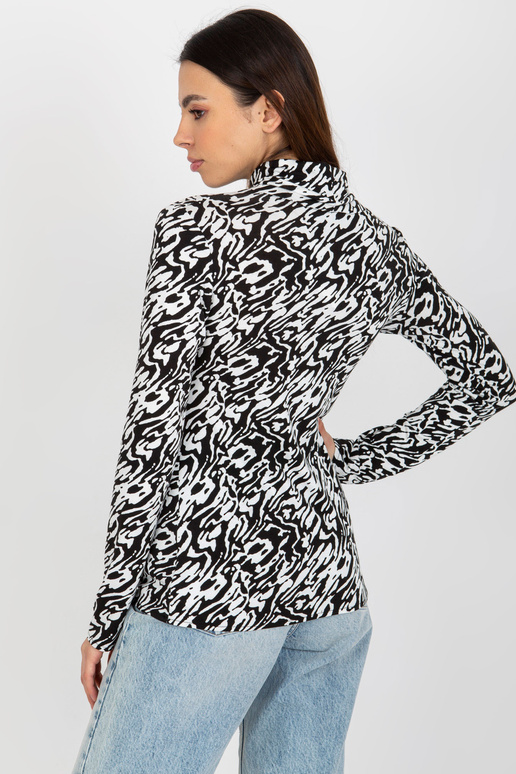 Bílá a černá roláková halenka se vzory