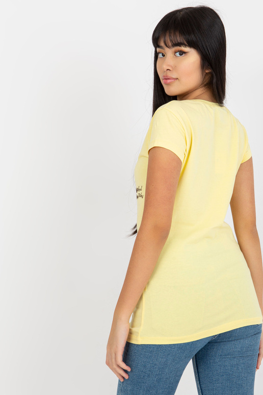 Světle žluté dámské tričko s nášivkou...