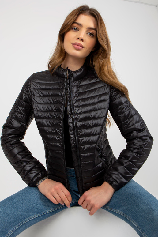 Černá přechodná prošívaná bunda s lemy Černá přechodná prošívaná bunda s lemy