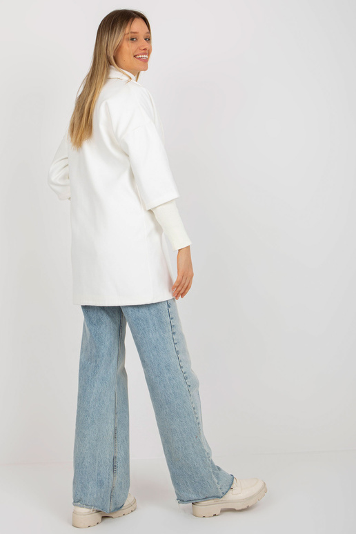 Ecru dámský kabát s lemy na rukávech... Ecru dámský kabát s lemy na rukávech...