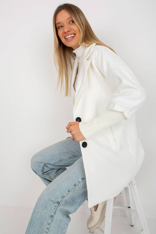 Ecru dámský kabát s lemy na rukávech... Ecru dámský kabát s lemy na rukávech...