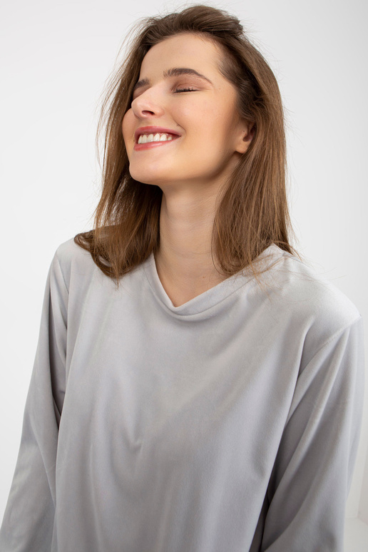 Světle šedý velurový komplet s... Světle šedý velurový komplet s...