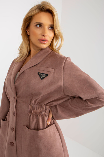 Špinavě růžová krátká bunda...