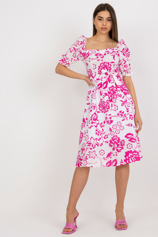 Bílé a fuchsiové rozevláté šaty s páskem