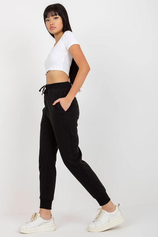 Černé zateplené tepláky s kapsami... Černé zateplené tepláky s kapsami...