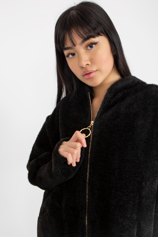 Černý volný kabát z alpaky s kapucí a... Černý volný kabát z alpaky s kapucí a...