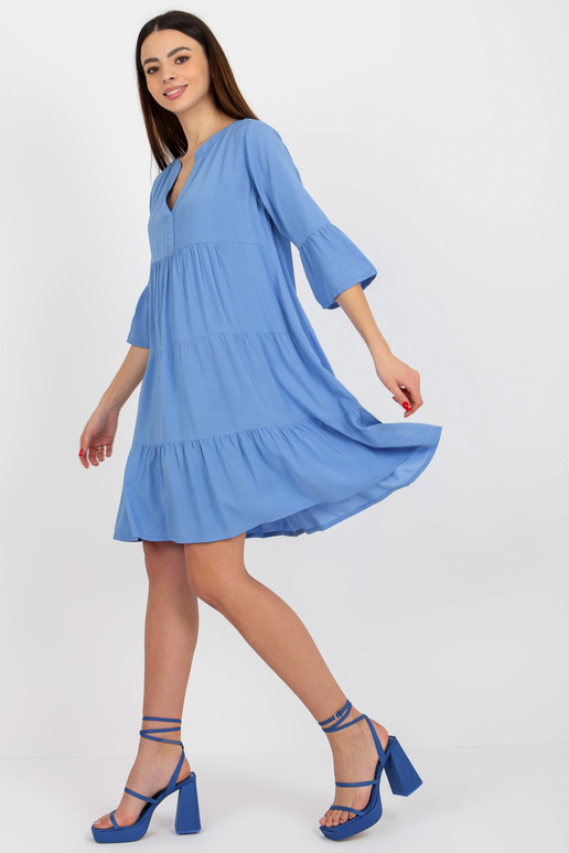 Světle modré volné šaty s volánem a...