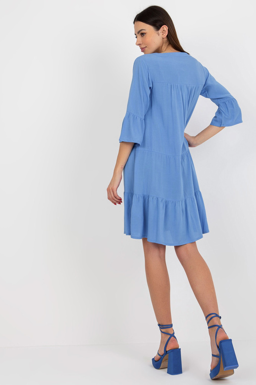 Světle modré volné šaty s volánem a...