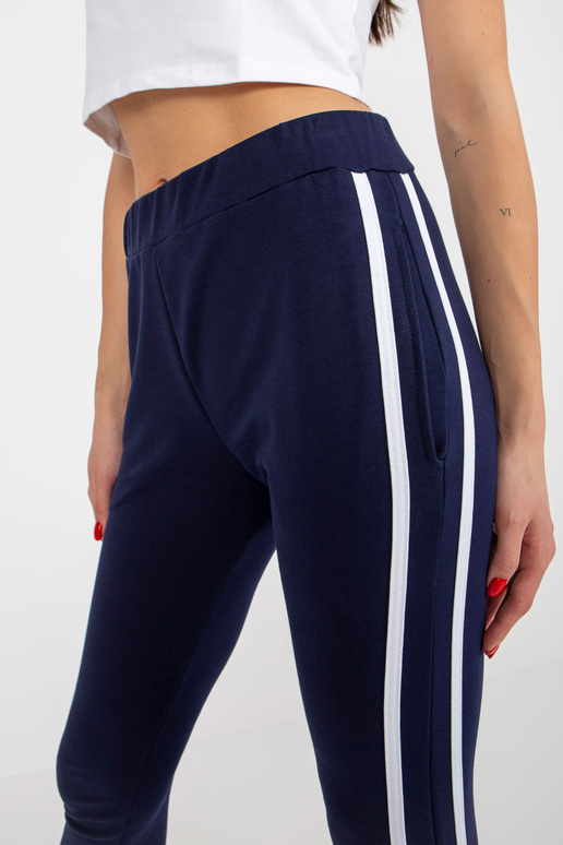 Tmavě modré basic tepláky s pruhy RUE... Tmavě modré basic tepláky s pruhy RUE...