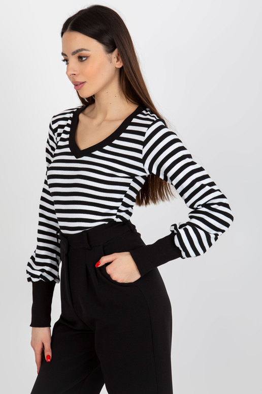 Černobílá vypasovaná halenka s pruhy...