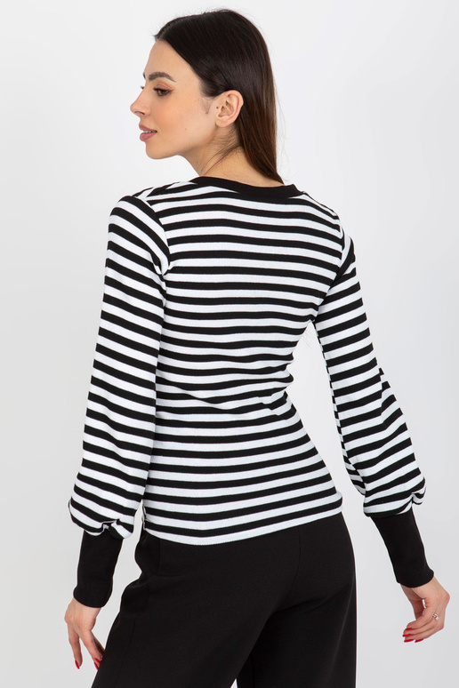 Černobílá vypasovaná halenka s pruhy...