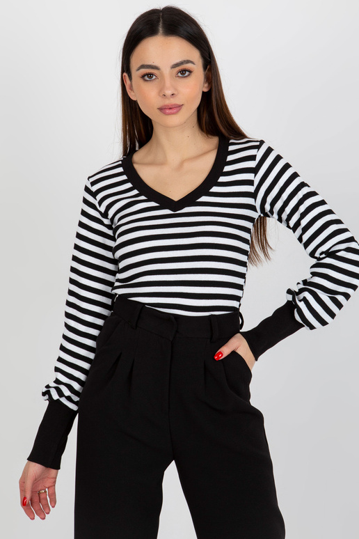 Černobílá vypasovaná halenka s pruhy...