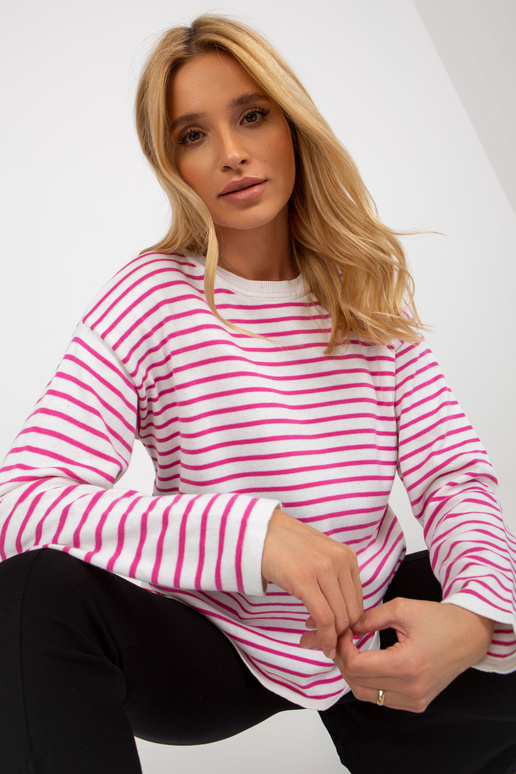 Bílý a světle fialový pruhovaný svetr...